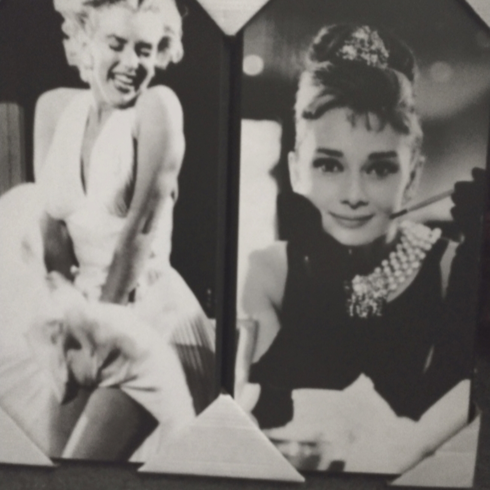 These are a brand new set of timeless Beauties. In blk & Wh. wall art
